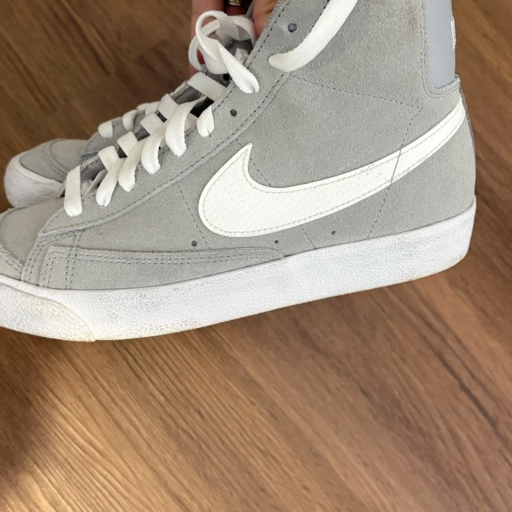 Nike Gray & White suede Blazers Boys 5y